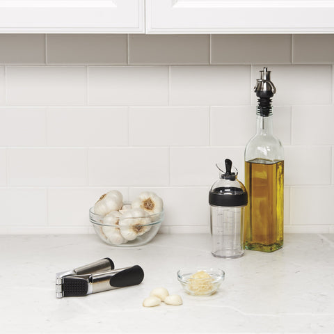 OXO Good Grips Mini agitador, libre de BPA, uso seguro para salsas.