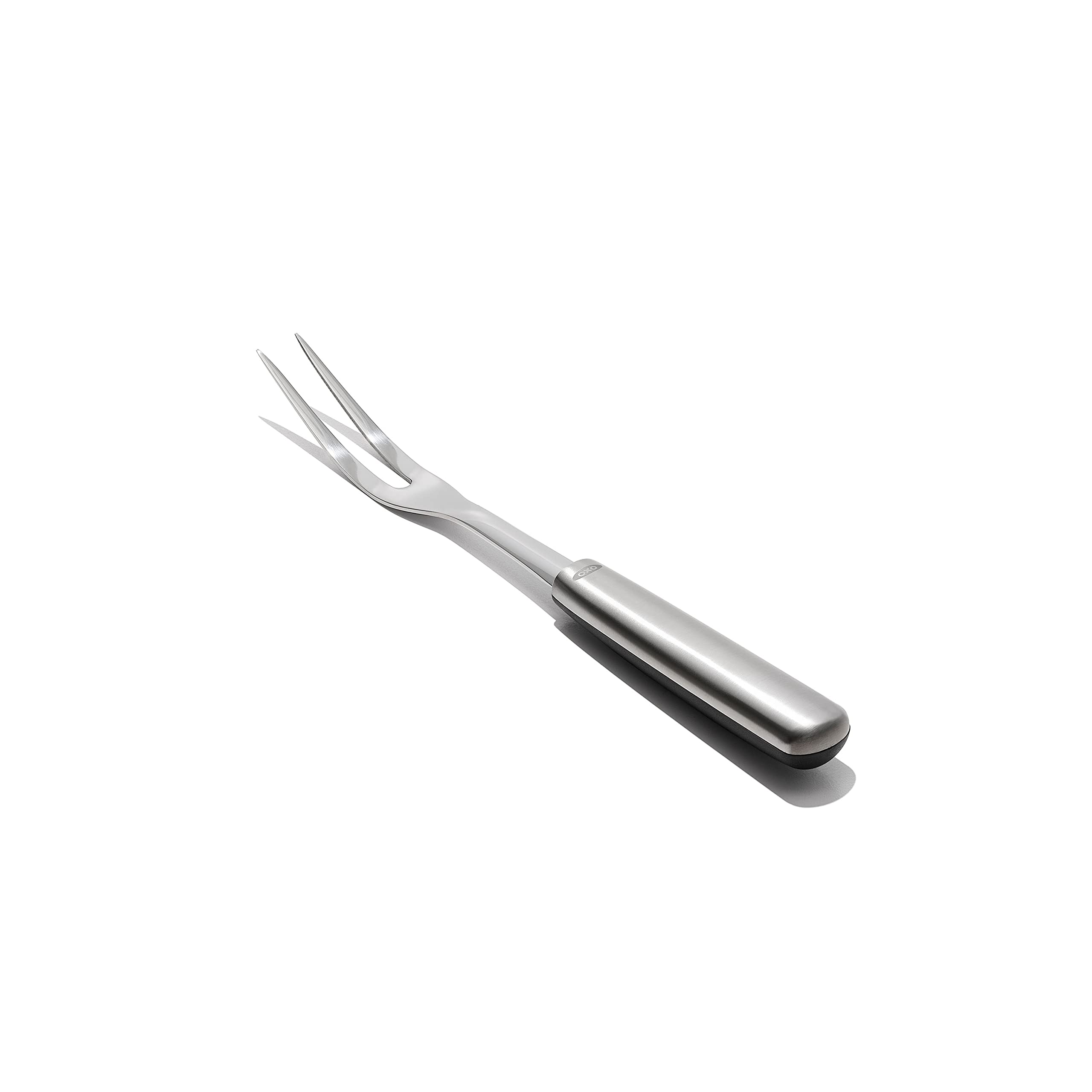Tenedor OXO Steel con puntas afiladas para sostener y cortar carne con precisión
