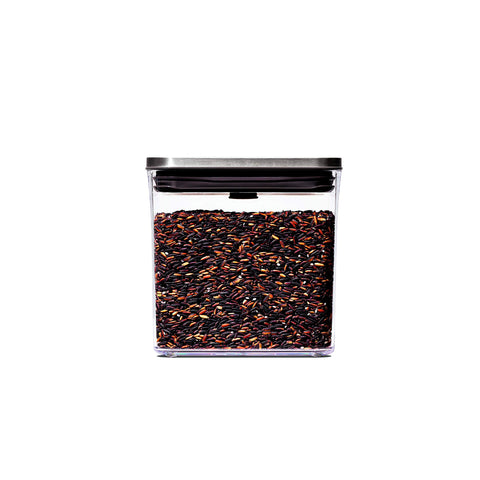 OXO Steel POP azúcar moreno en contenedor hermético para despensa fresca