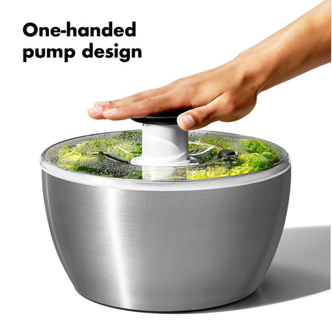 OXO Steel Salad Spinner cesta-escurrido funciona como colador para enjuagar.