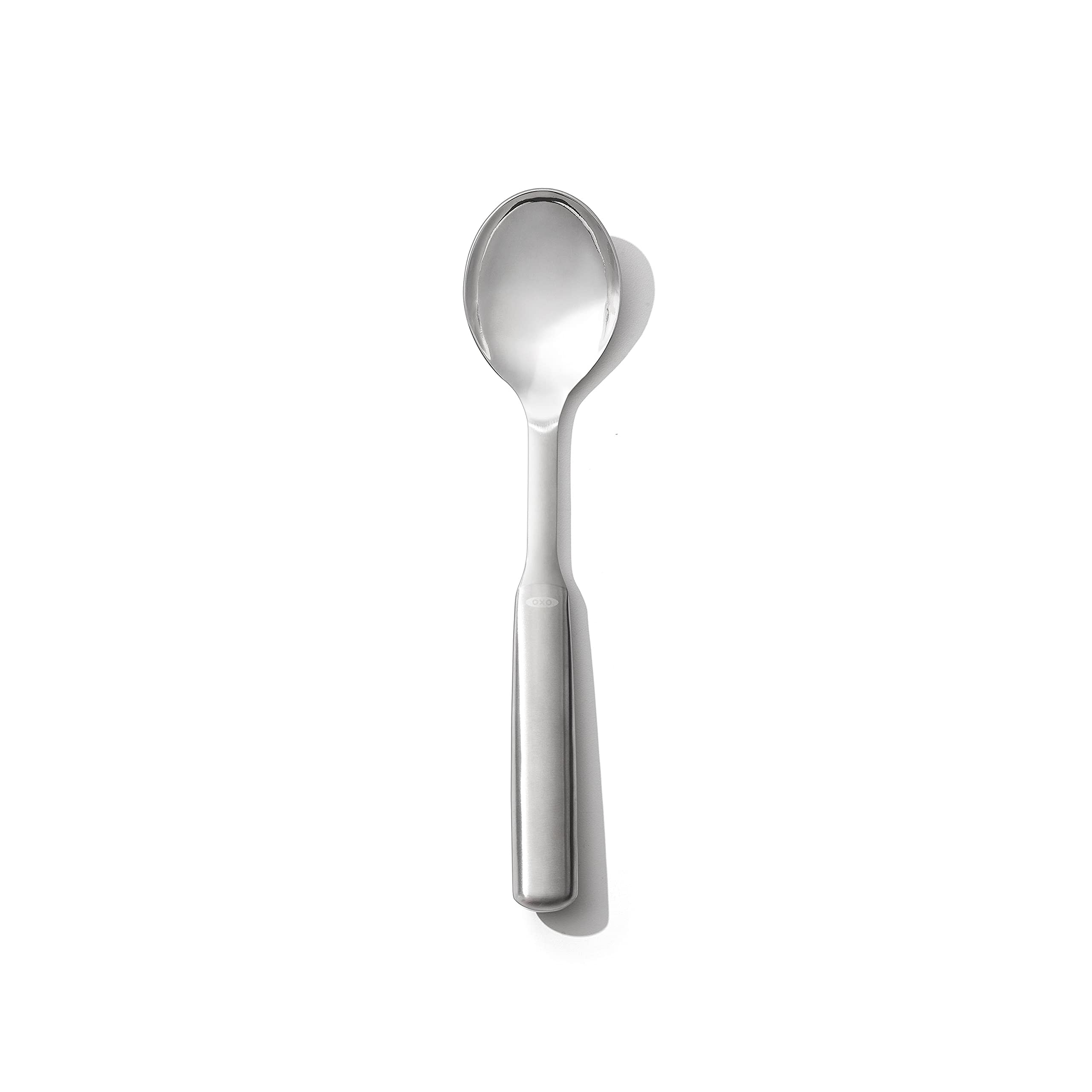 OXO cucharón de acero para servir con mango ergonómico, cómodo de usar.
