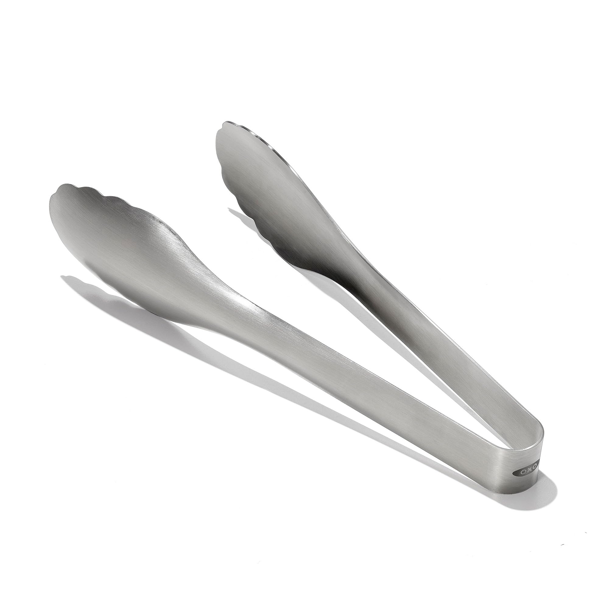 OXO pinzas de servir de acero con cabezas festoneadas para mayor agarre al servir ensaladas.