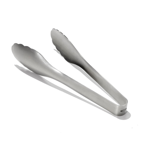 OXO pinzas de servir de acero con cabezas festoneadas para mayor agarre al servir ensaladas.