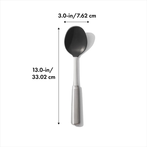 OXO cuchara-cocina mango-ergonomico: agarre antideslizante para mayor control al remover.