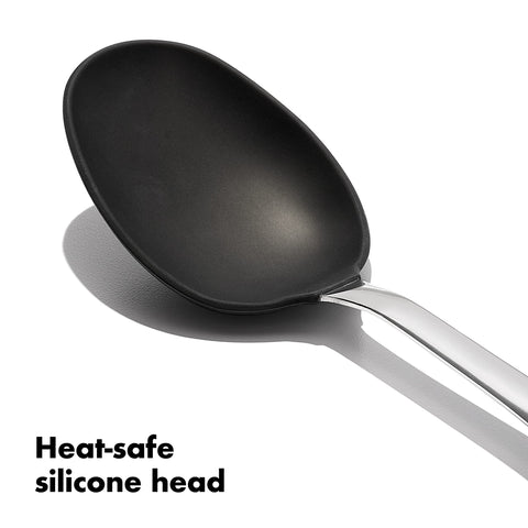 OXO cuchara-cocina para-servir: diseño compacto ideal para servir platos calientes.