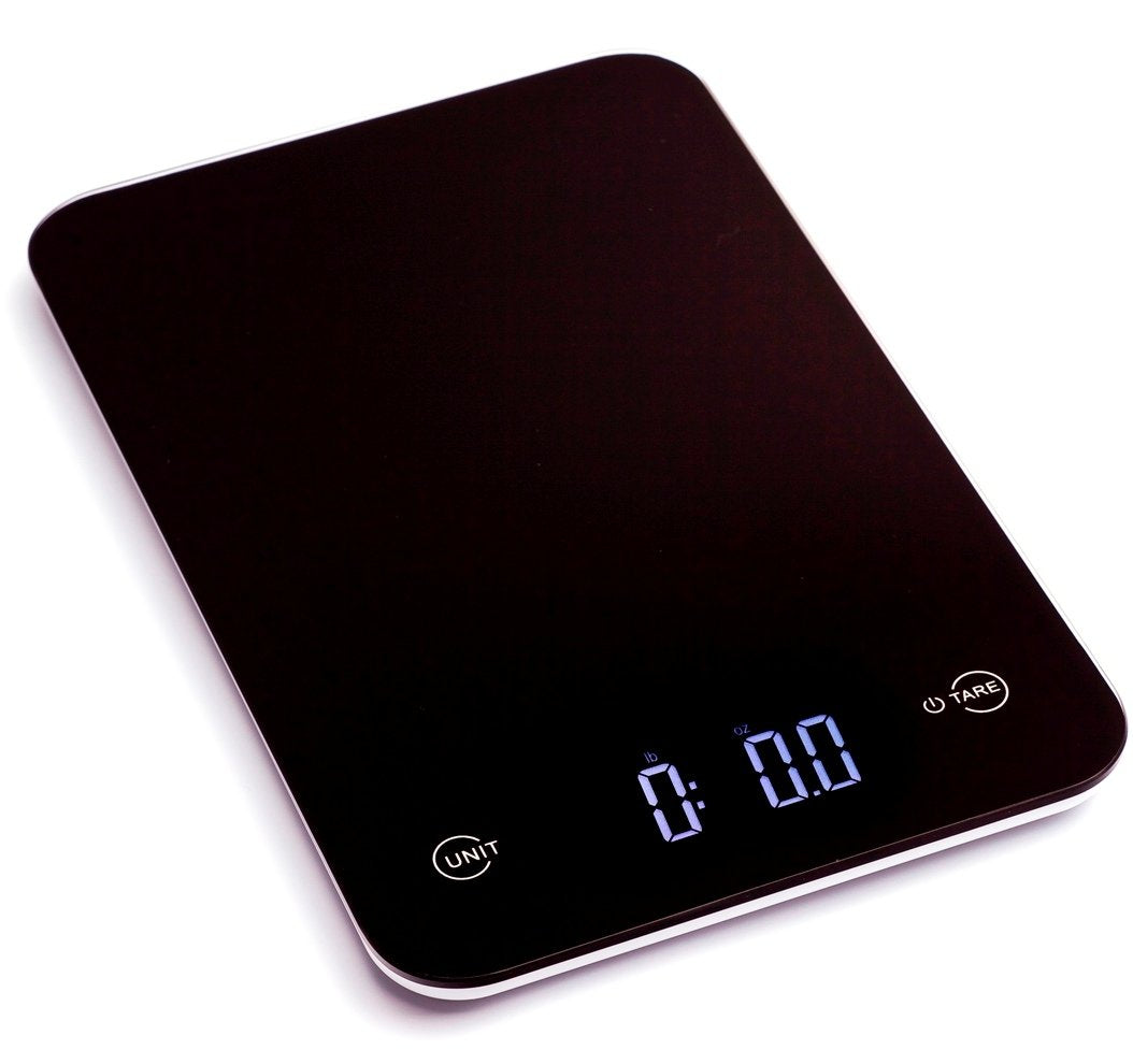 Ozeri Touch muestra la superficie de vidrio templado negro para durabilidad y estilo.