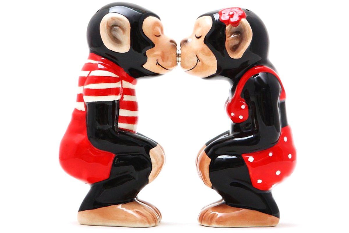 Conjunto de chimpancés besándose de Pacific Giftware, decorativo y práctico para la mesa.