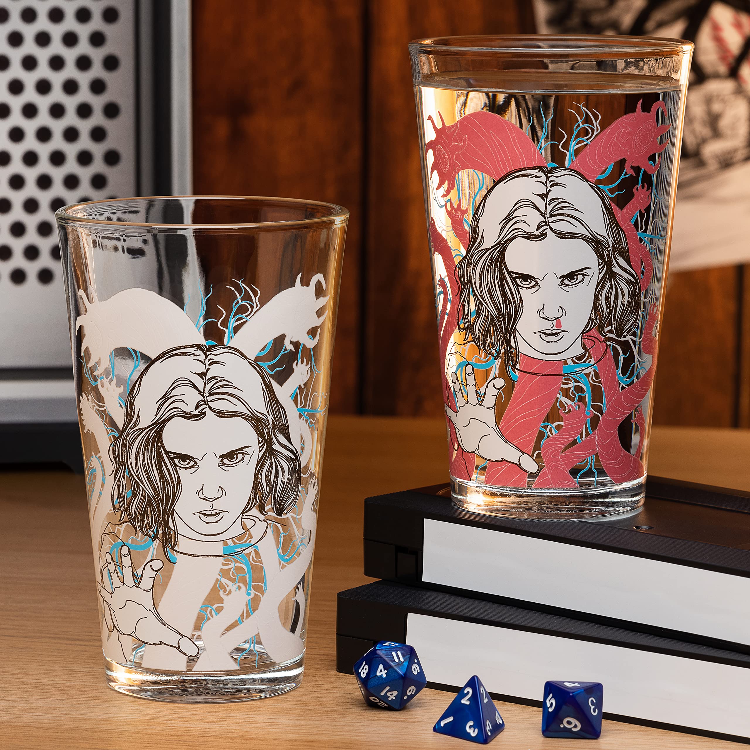 Paladone Stranger Things Eleven vaso 450 ml presenta capacidad amplia para tus bebidas favoritas.