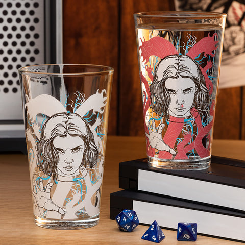 Paladone Stranger Things Eleven vaso 450 ml presenta capacidad amplia para tus bebidas favoritas.