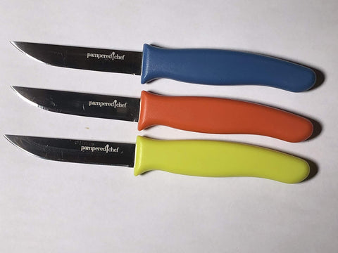 Pampered Chef juego de 3 cuchillos para pelar, ideal para tareas de precisión en la cocina.