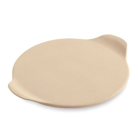 Piedra redonda mediana de Pampered Chef con asas integradas para pizza crujiente y horneado uniforme.