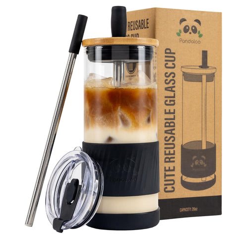 Vaso Pandaloo de cristal con tapa y pajilla, perfecto para café helado.