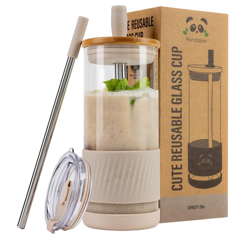 Vaso Pandaloo 20 oz con tapas y pajillas, ideal para café frío o batidos.