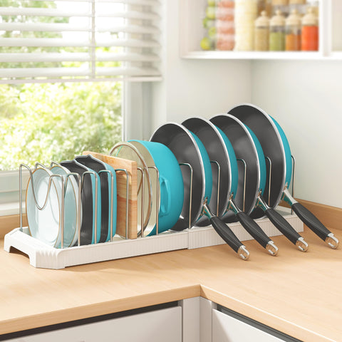 Pantasia compacto para guardar bandejas y utensilios de cocina.
