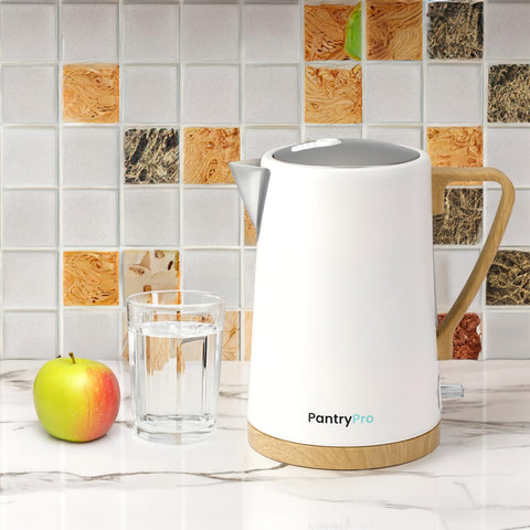 Capacidad de 1.7 L, ideal para varias tazas.