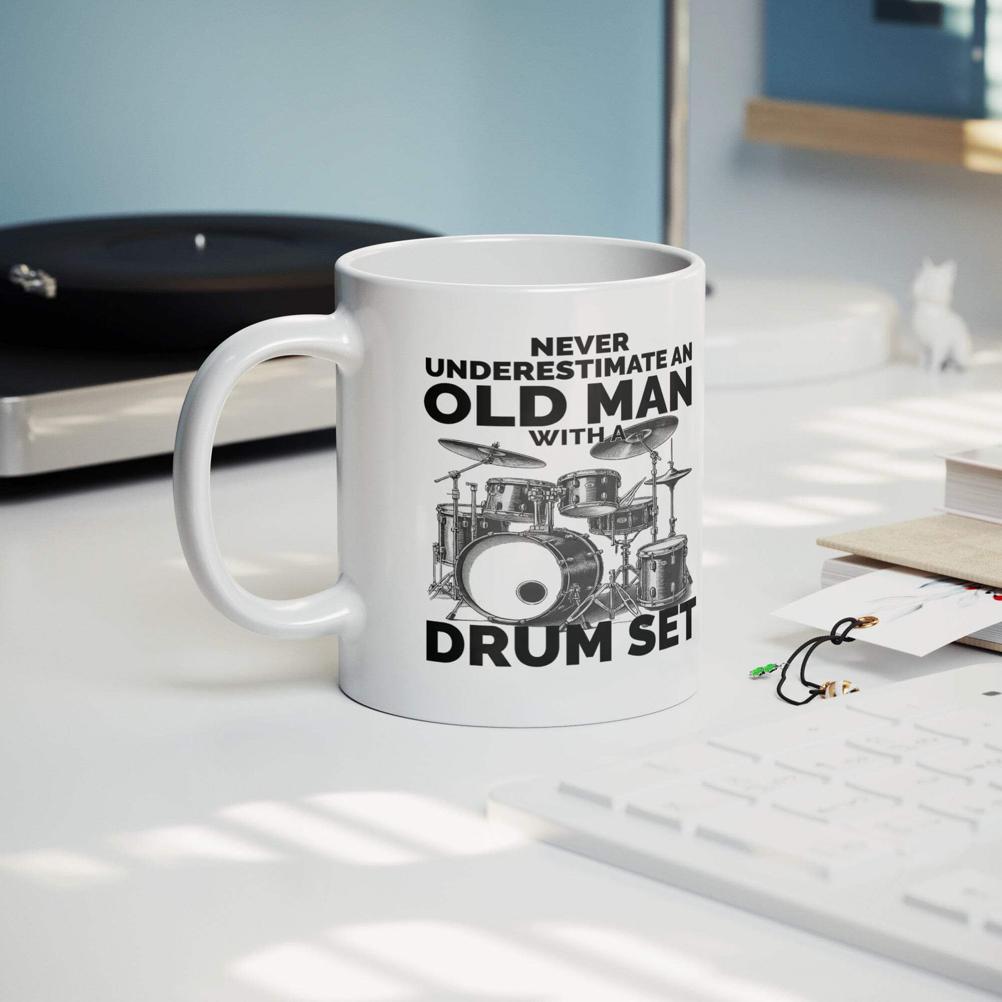 Panvola taza decorativa y funcional, también sirve como organizador de escritorio.