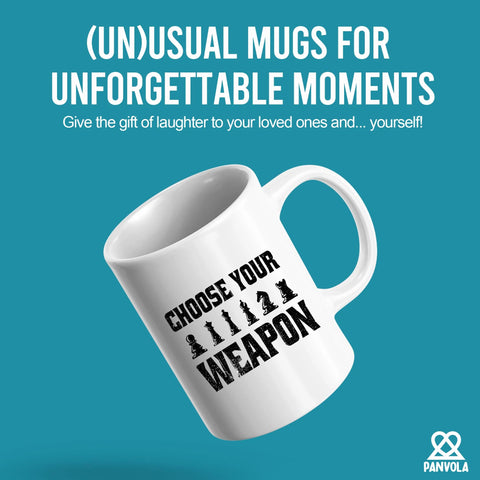 Taza ceramica Panvola Elige tu arma, vista trasera para ver el diseno completo.