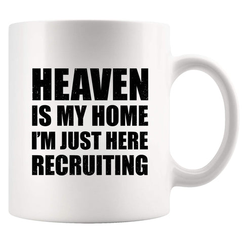 Panvola El Cielo Es Mi Hogar: taza frontal, ideal para empezar el día con humor y fe.