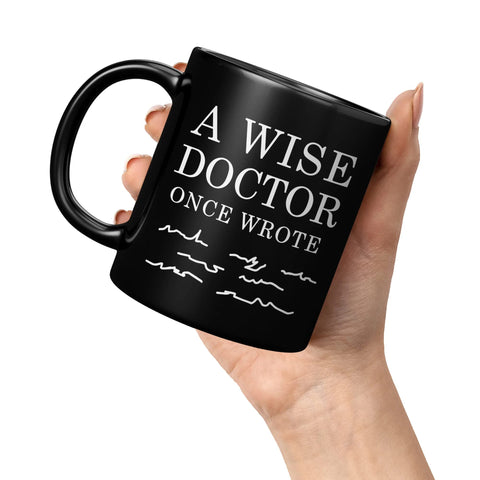 Taza Panvola con humor médico, ideal para romper el hielo.