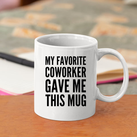 Taza Panvola Regalo para oficina, diseño divertido, vista lateral.