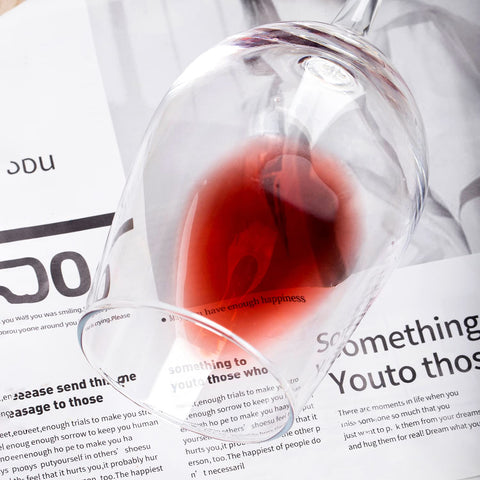 PARACITY copa-vino-ergonomia-mano, diseño estable para sostener con comodidad.