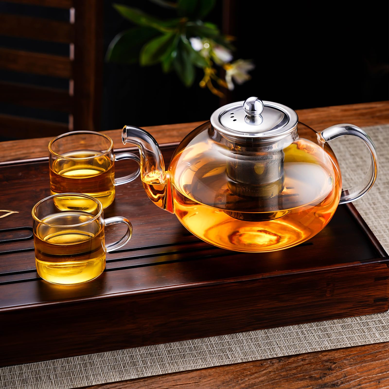 Tetera de vidrio claro ideal para tés bloom e infusiones.