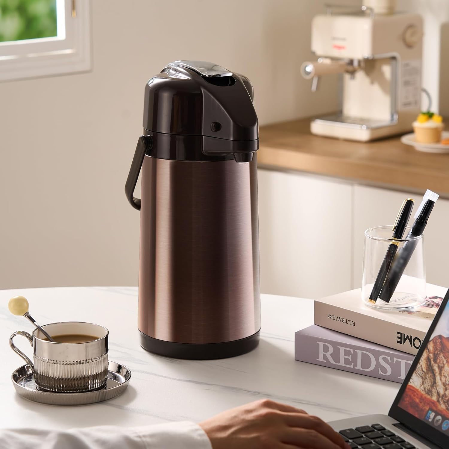 PARACITY uso versátil para café, té y chocolate caliente en eventos.