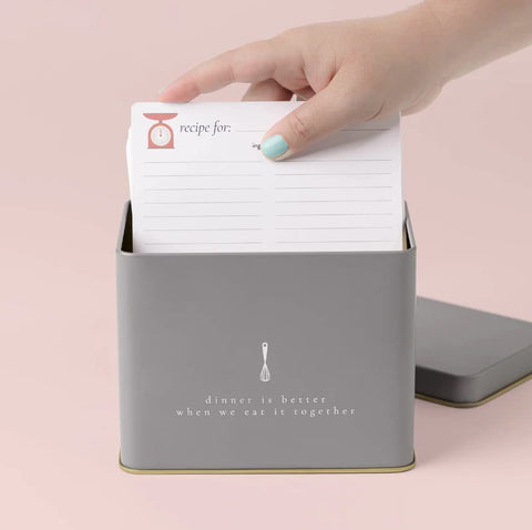 Passionate Penny Pincher Lata Recetas Gris con 25 tarjetas en blanco para anotar.