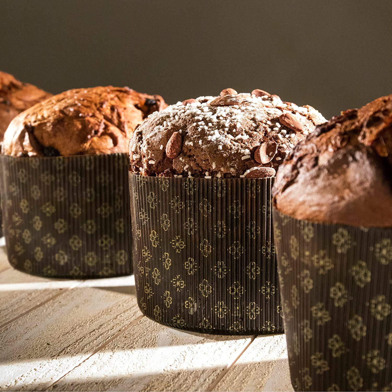 Pastry Chef's Boutique molde para panettone de papel corrugado grande, ideal para horneado profesional.
