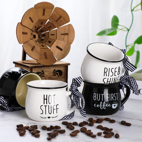 Conjunto navideño Patelai de tazas cerámicas para decorar la mesa.