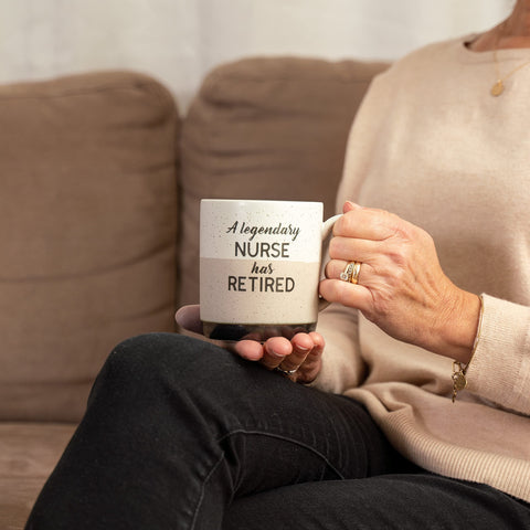 Taza Pavilion Gift Company con efecto moteado, duradera para uso diario.
