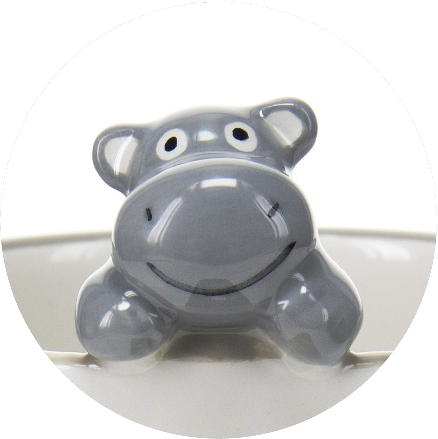 Taza Pavilion Gift Company con hipopótamo gris, vista trasera para apreciar el diseño.