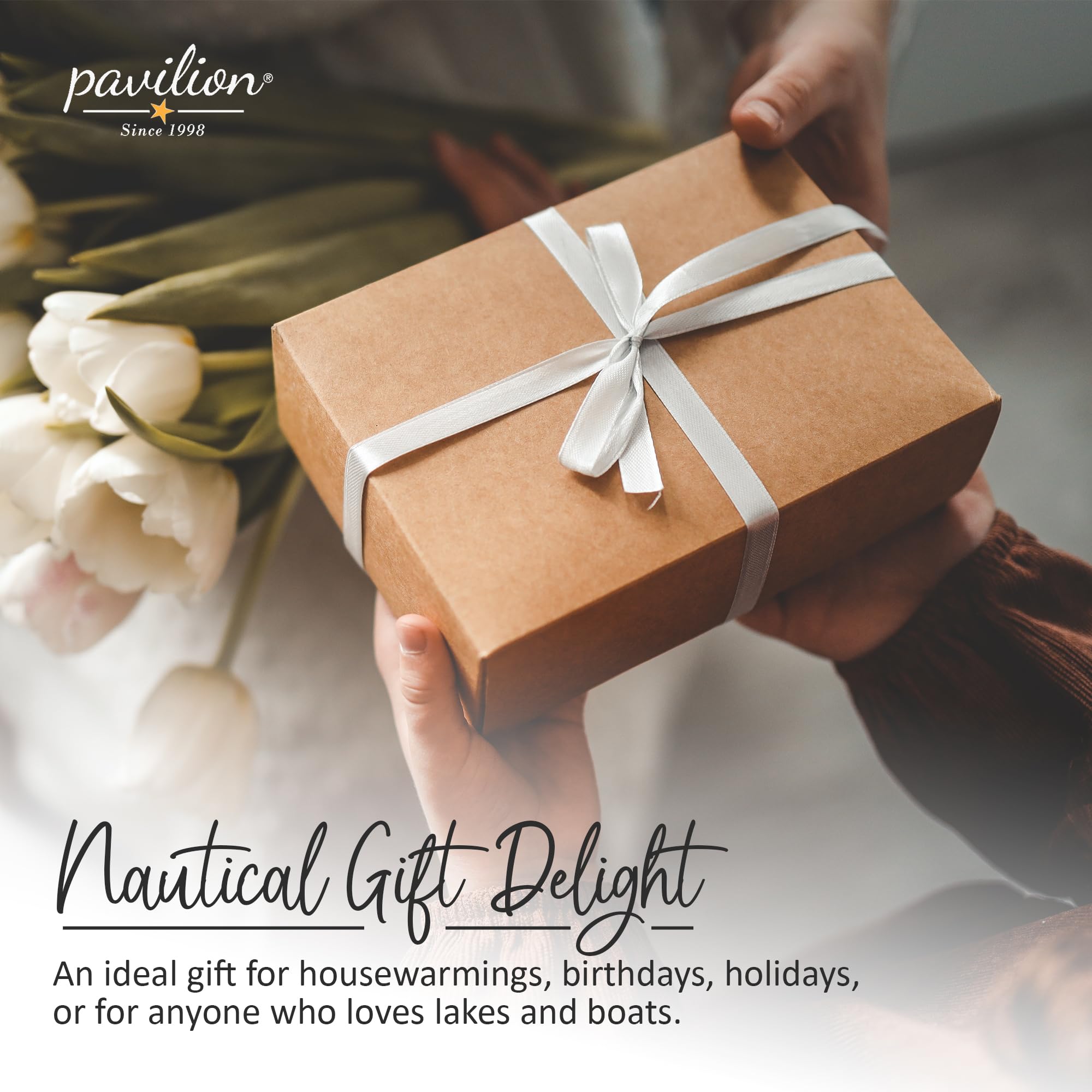 Pavilion Gift Company diseño propio con tema de lago para la mesa.