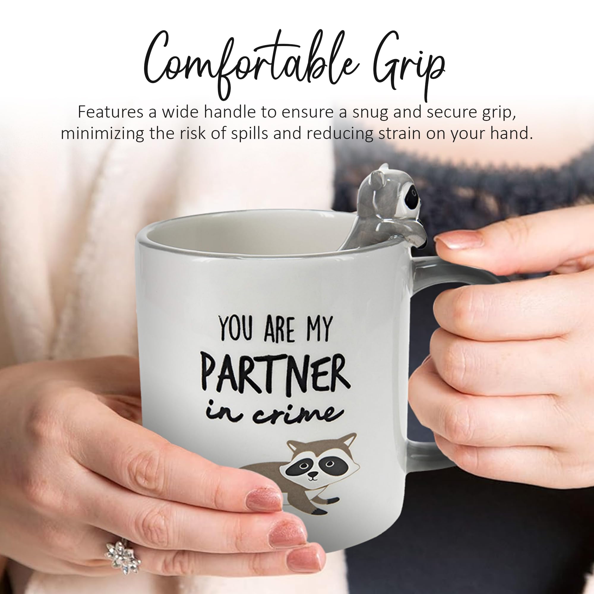 Taza Pavilion Mapache Gris en empaque plano, regalo sencillo para amantes del café.