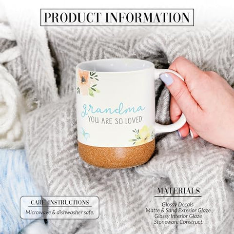Detalle de diseño acuarela floral en taza Pavilion para momentos de café.