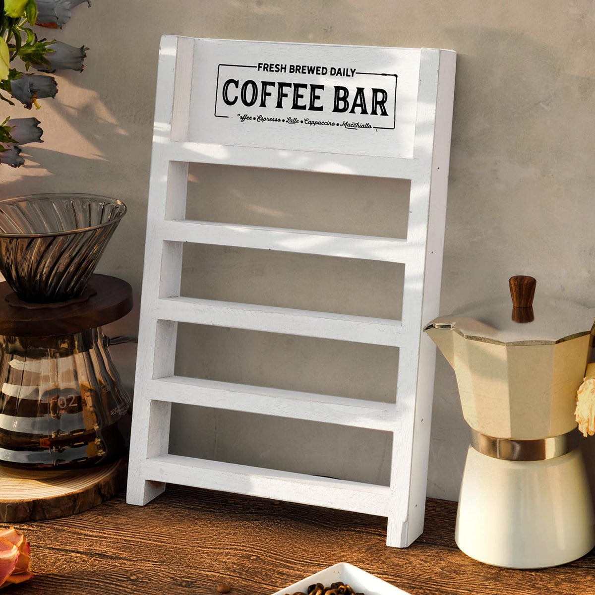 PERFNIQUE porta cápsulas de café en madera, vista frontal que muestra organización y estilo rústico.