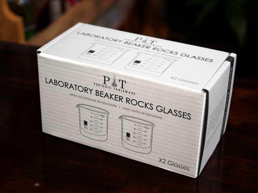 Periodic Tableware Beaker Rocks, conjunto versátil para servir bebidas en cualquier ocasión.
