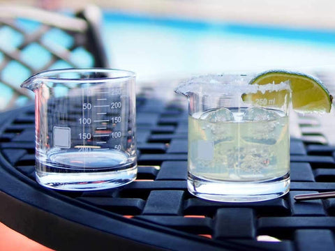 Periodic Tableware Beaker Rocks Glass, vidrio soplado artesanal para una experiencia única.
