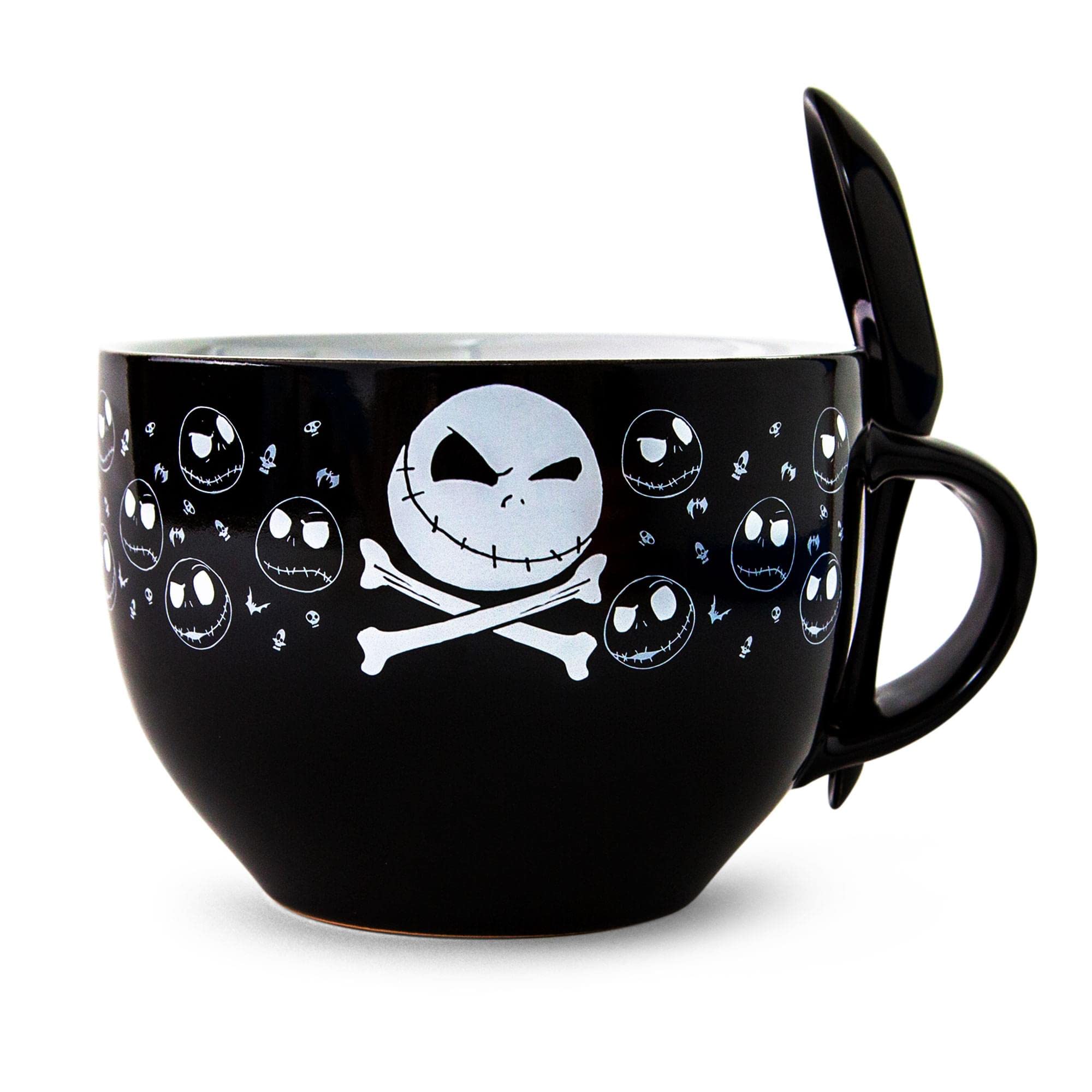Tazón pesadilla-antes-de-navidad con Jack Skellington pirata, perfecto para aperitivos.