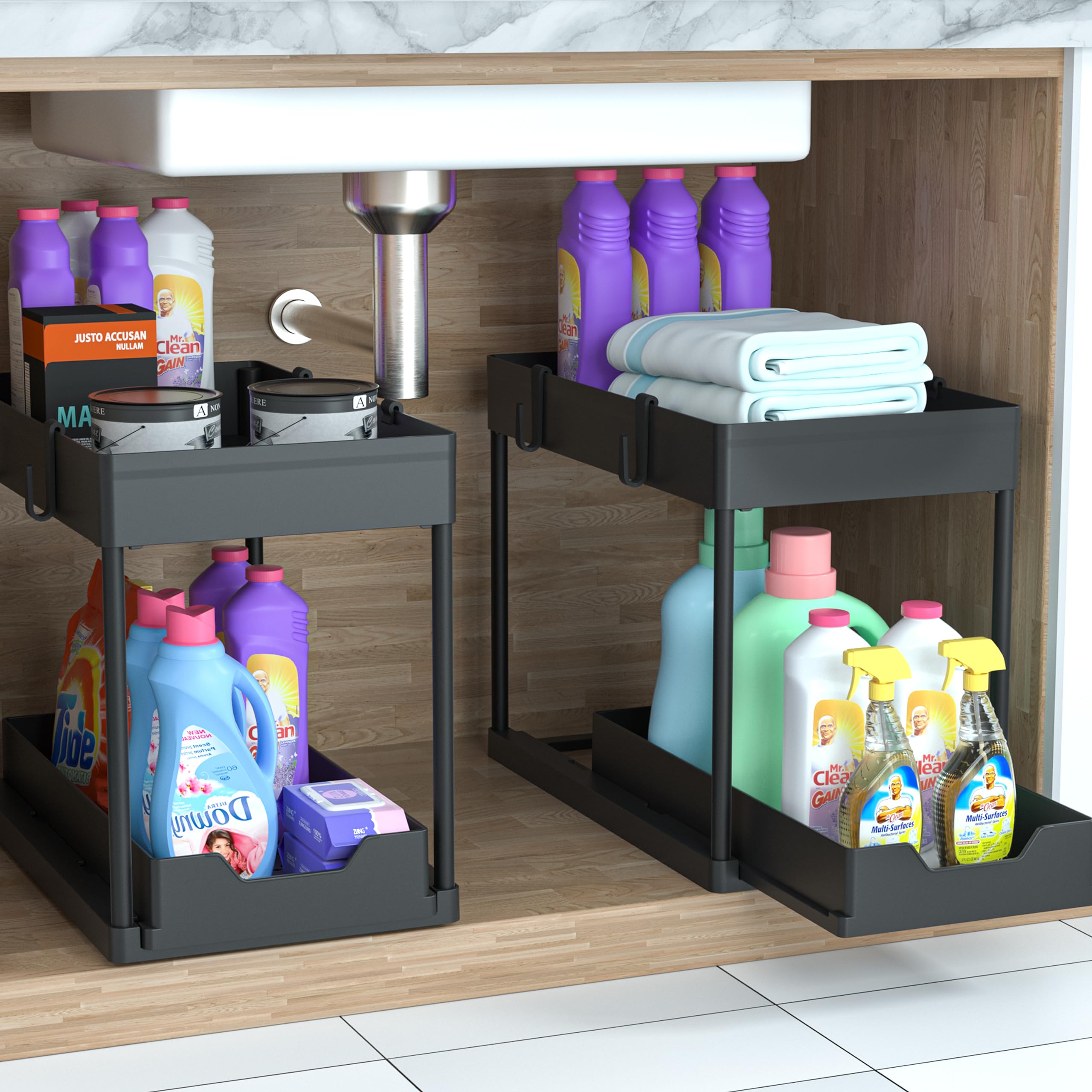 Petisal organizador bajo lavabo, acceso rápido a artículos de limpieza.