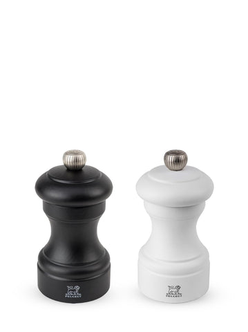Molinillos Peugeot Bistro en negro y blanco para realzar sal y pimienta en la mesa
