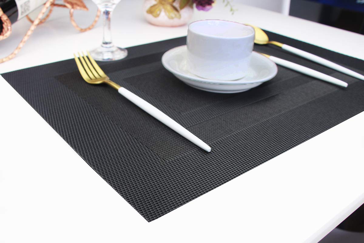 Manteles individuales Pigchcy evitan derrames moderados en la mesa.