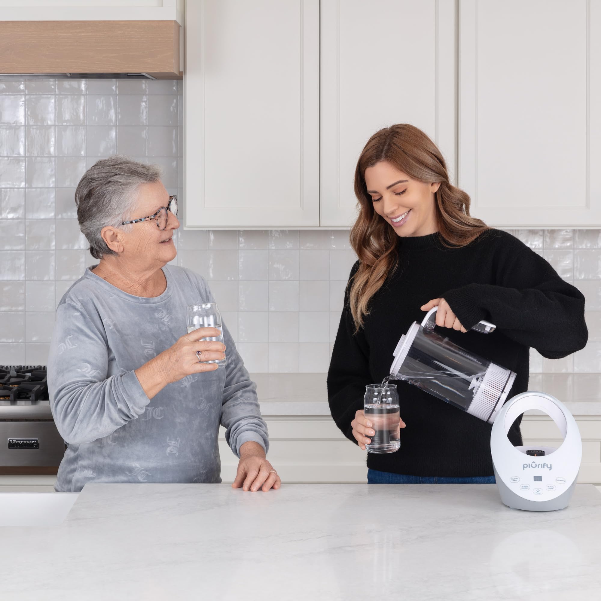 Piurify comparte bienestar sirviendo agua para todos en casa.