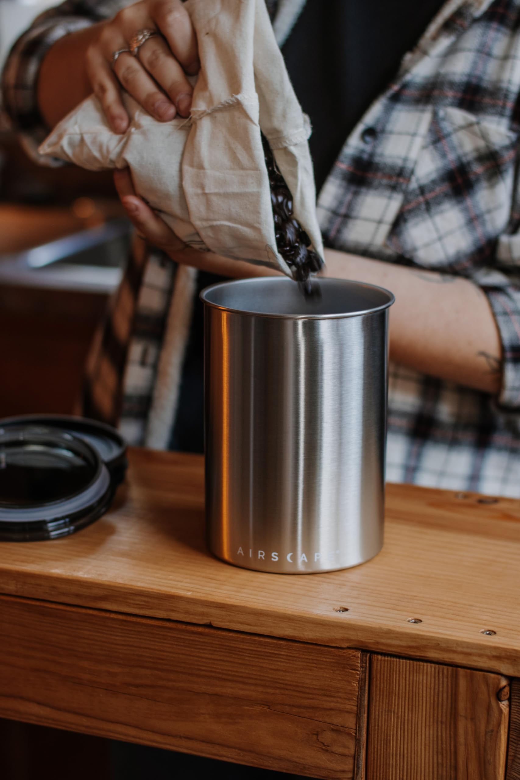 Contenedor Airscape facilita almacenamiento de granos y café para conservar aroma