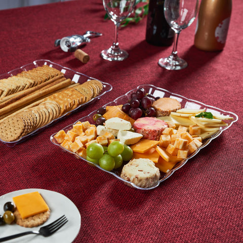 Bandejas desechables y reutilizables Plasticpro, ideales para limpiar rápido tras eventos.