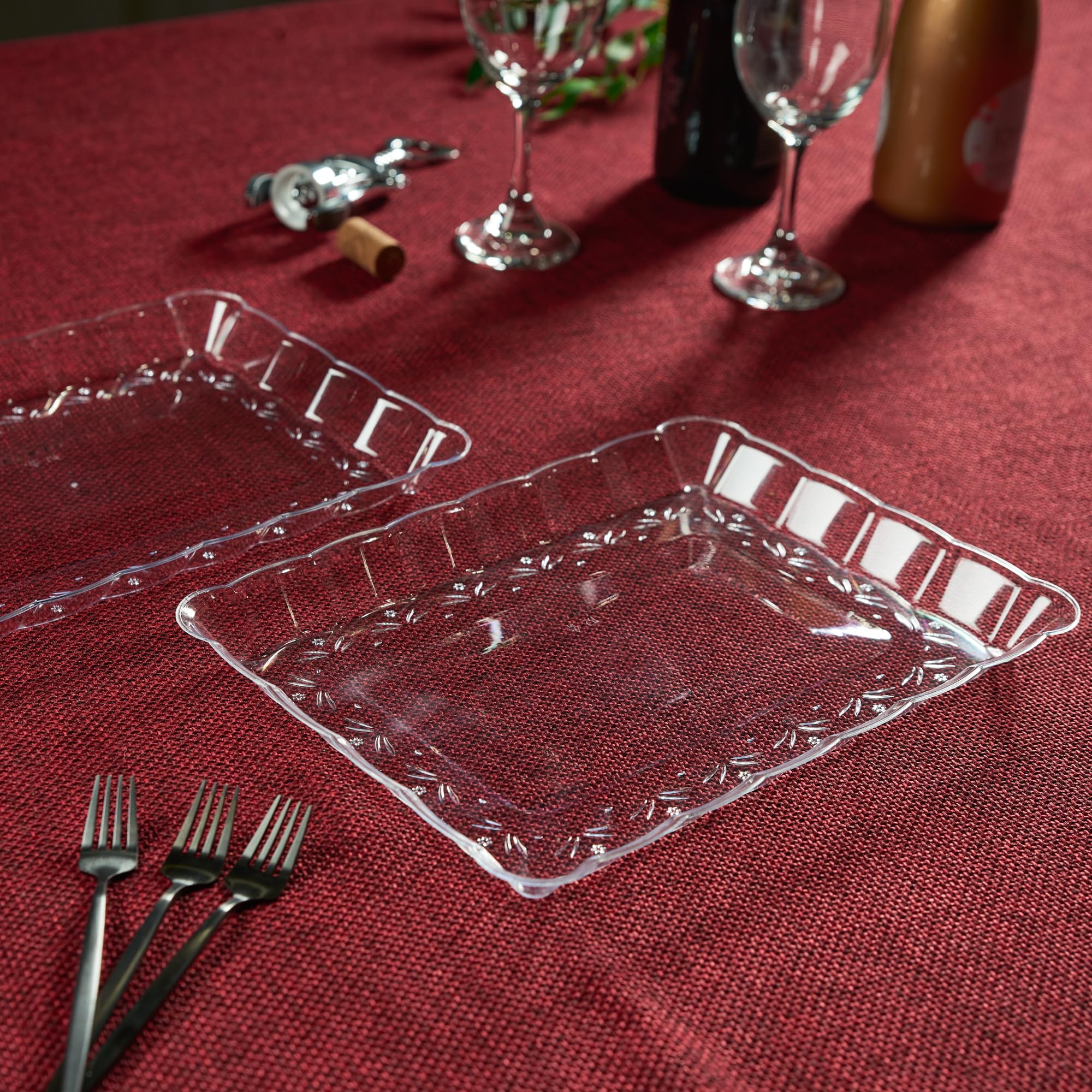 Bandejas para fiesta Plasticpro perfectas para mostrar aperitivos y postres.