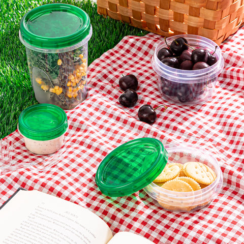 PLASTICPRO: recipientes transparentes y apilables con tapas verdes para un frigorífico ordenado.