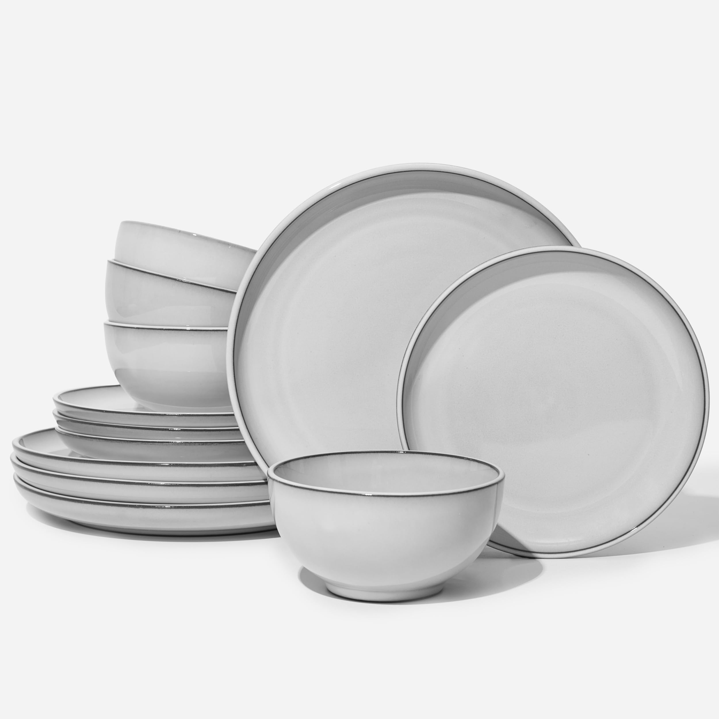 Pokini Santorini Mist, platos de terracota, acabado rústico para comidas diarias con estilo.