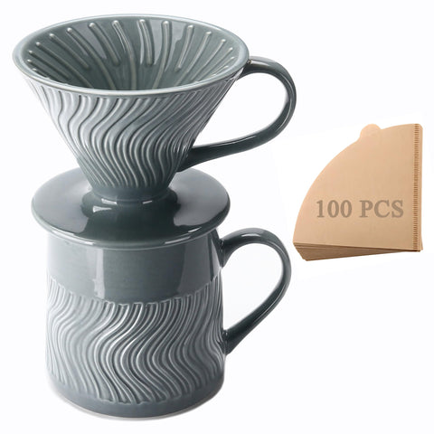 Polydremio colador V60 con filtros, facilita un café limpio y controlado.