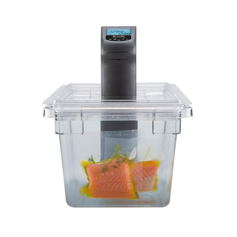 PolyScience circulador sous vide con pinza robusta, adaptable a recipientes variados.
